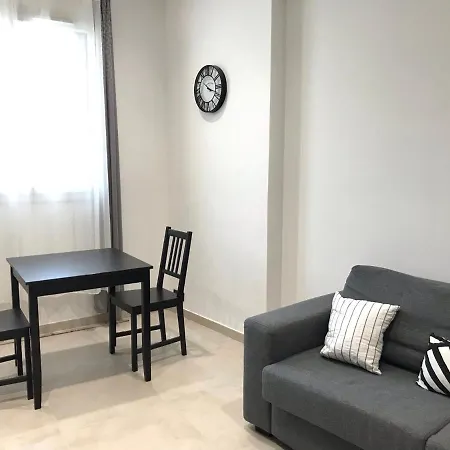 Apartment Air-conditioned Studio -200m From The Beach