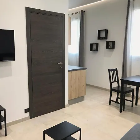 Apartment Air-conditioned Studio -200m From The Beach *