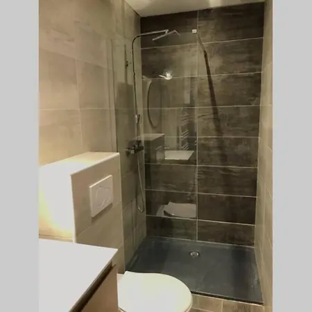 Air-conditioned Studio -200m From The Beach *
