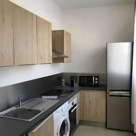 Air-conditioned Studio -200m From The Beach * Nice