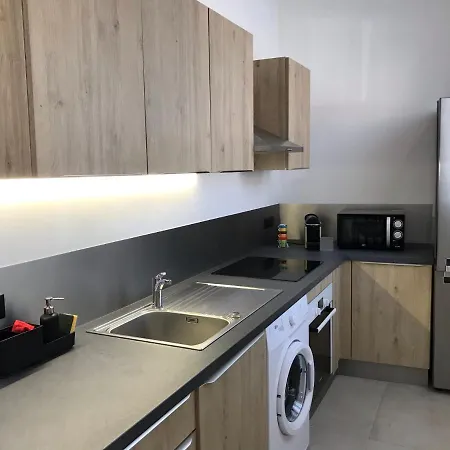 Air-conditioned Studio -200m From The Beach Apartment Nice